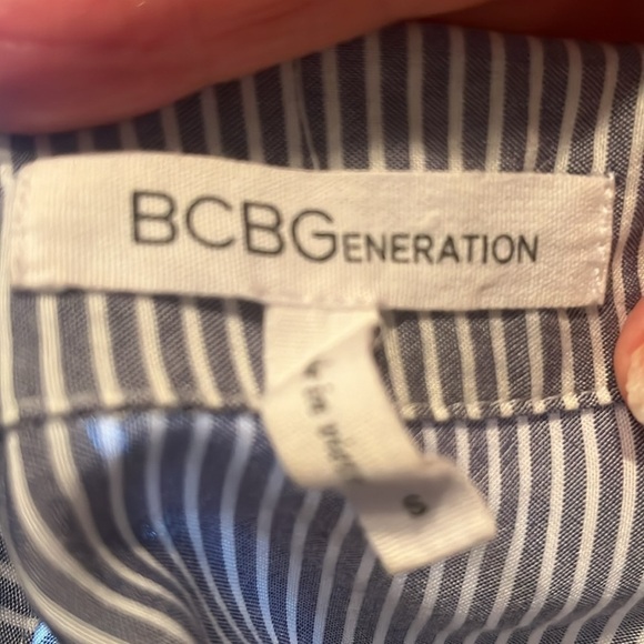 BCBGeneration Short Sleeve Button Down in Gray and White Stripes Size S - Picture 4 of 6